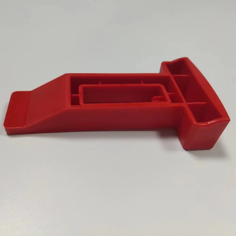 Parties de moulage en plastique à finition de surface lisse avec une tolérance de ± 0,1 mm et emballage en carton