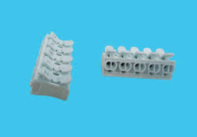 Moulage par injection terminal de connecteur en plastique de composantes électroniques de nitruration